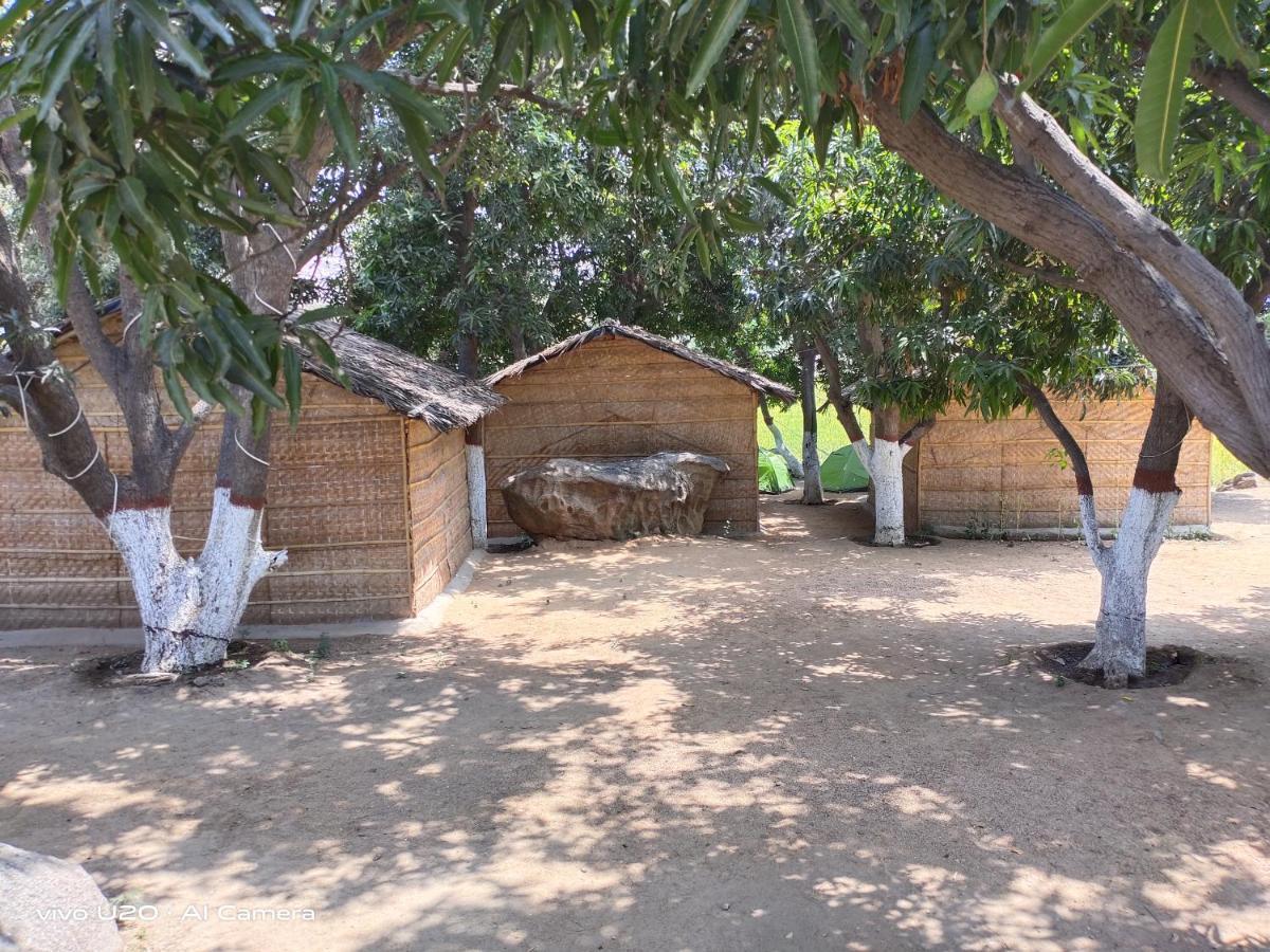 Sunrise Guest House & Restaurant Hampi Exterior foto