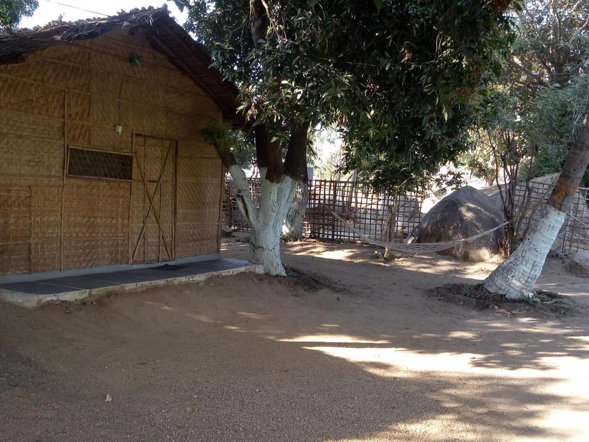 Sunrise Guest House & Restaurant Hampi Exterior foto