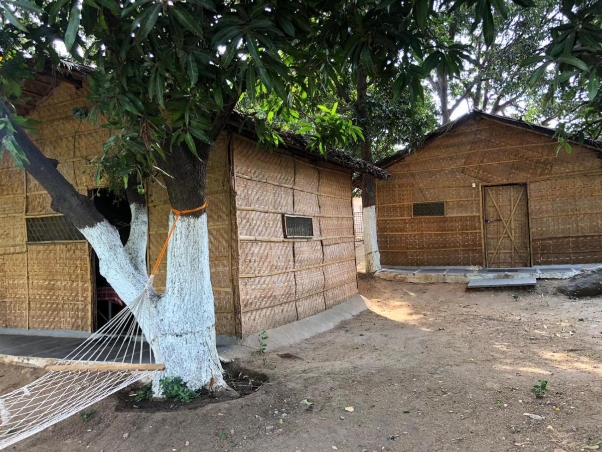 Sunrise Guest House & Restaurant Hampi Exterior foto